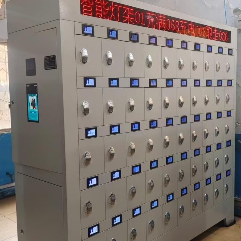 礦用礦燈智能充電柜 100位充電設(shè)備 藍屏彩屏數(shù)顯式充電系統(tǒng)