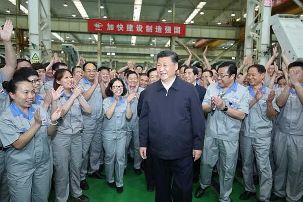 跟著黨的腳步走 習(xí)近平：一定要把我國制造業(yè)搞上去。