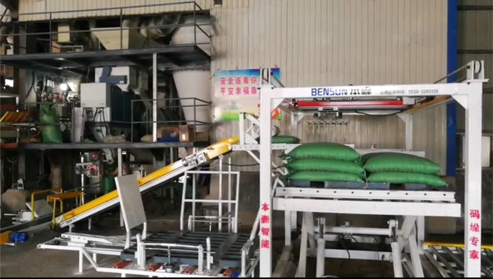 高位自動(dòng)碼垛機(jī)自動(dòng)碼垛機(jī)器人生產(chǎn)價(jià)格