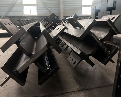 張家口耐用型十字柱 鋼結(jié)構(gòu)十字柱定制 堅固耐用 博泰鋼構(gòu)