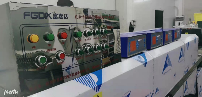 SMT鋼網(wǎng)噴淋清洗機(jī)、全自動(dòng)高壓噴淋設(shè)備、深圳富嘉達(dá)非標(biāo)定制高壓水流噴淋機(jī)器