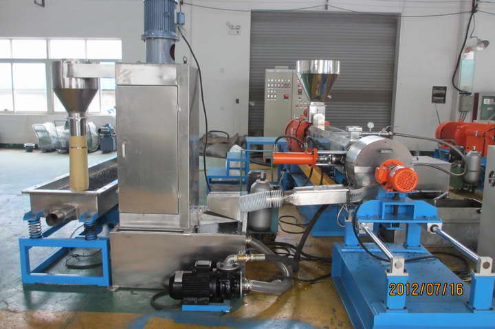 KMD-150低煙無鹵電纜料造粒機（規(guī)格）電纜料造粒機