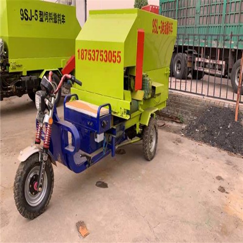 電動全日糧草料投喂機 牛馬豬青貯飼料撒料車