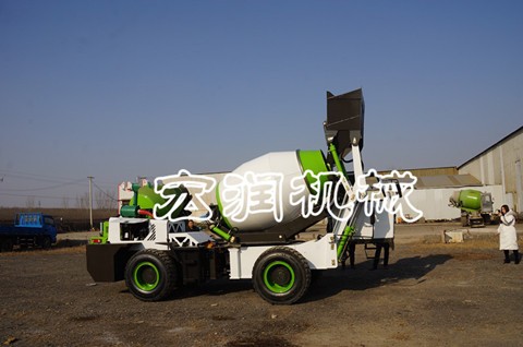 熱銷鉸接式2.6方自上料攪拌車 小型自裝自卸自攪拌現貨歡迎訂購