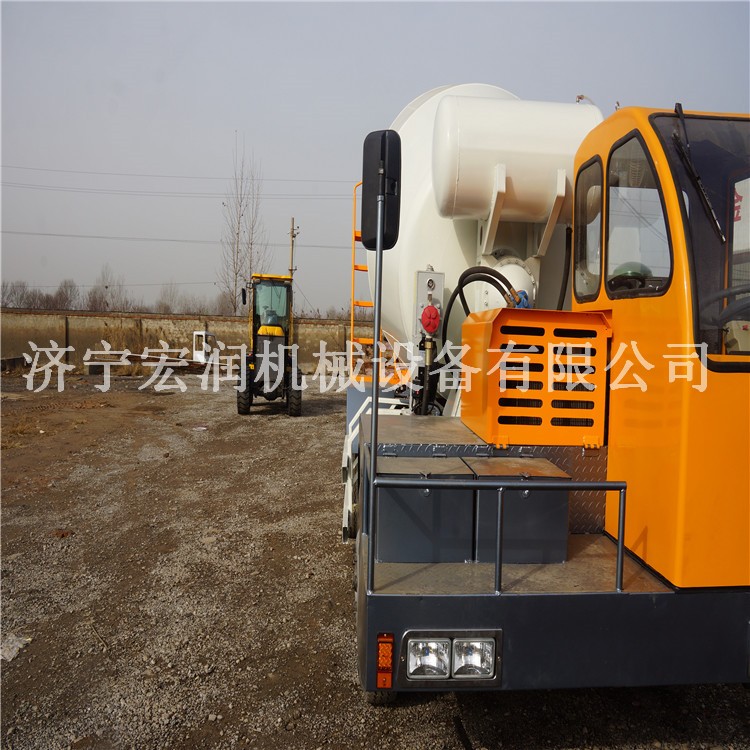 自動上料混凝土攪拌車價(jià)格 供應(yīng)自動移動式攪拌車 9方攪拌運(yùn)輸車現(xiàn)貨
