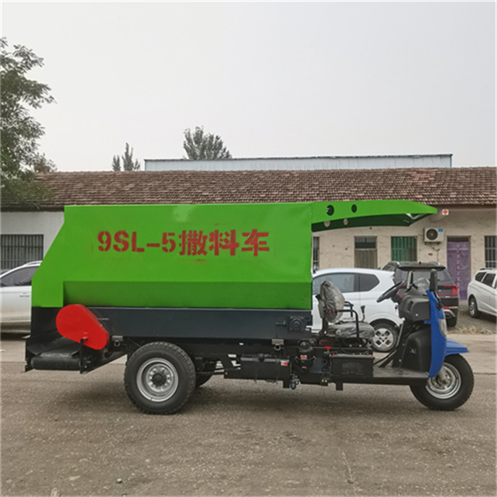 柴油五方牛場喂料車 干濕兩用投料機 三輪自走式撒料車