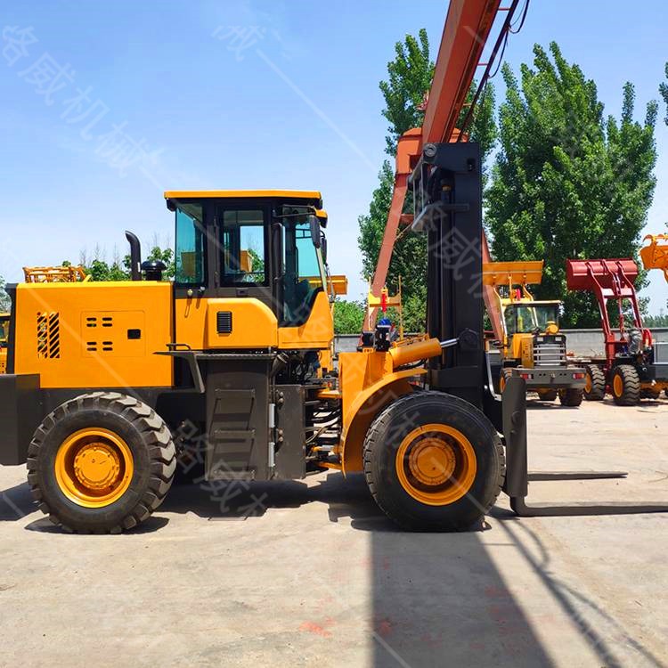 廠家直銷液壓內(nèi)燃式叉車 3噸4噸5噸越野式叉車 四驅(qū)叉車