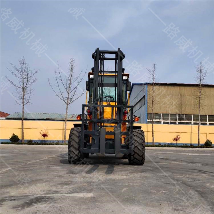 廠家直銷工程四驅(qū)叉車 3噸內(nèi)燃柴油叉車 多功能一體式叉車