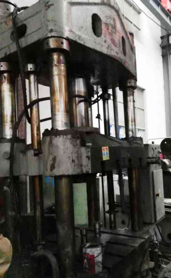 出售：二手天津產Y71-250A塑料制品液壓機/油壓機
