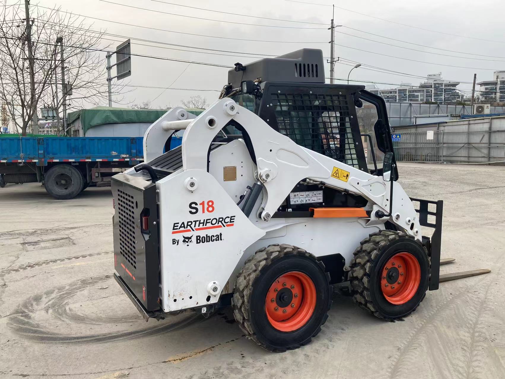 8成新山貓s18滑移裝載機(jī)，多功能叉車，小型裝載機(jī)，四驅(qū)小鏟車